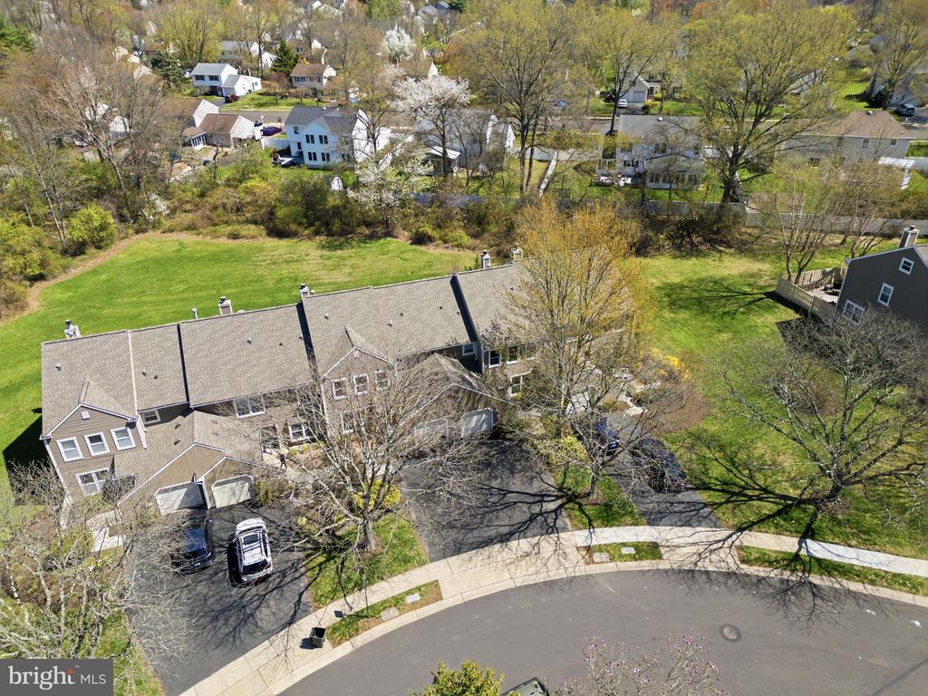1560 HUMMINGBIRD COURT