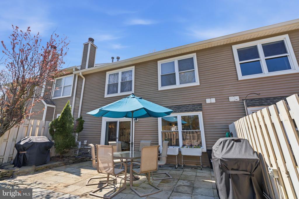 1560 HUMMINGBIRD COURT