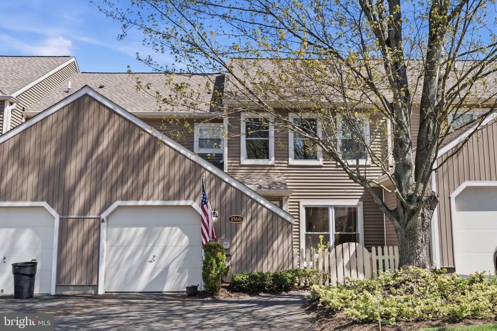 1560 HUMMINGBIRD COURT