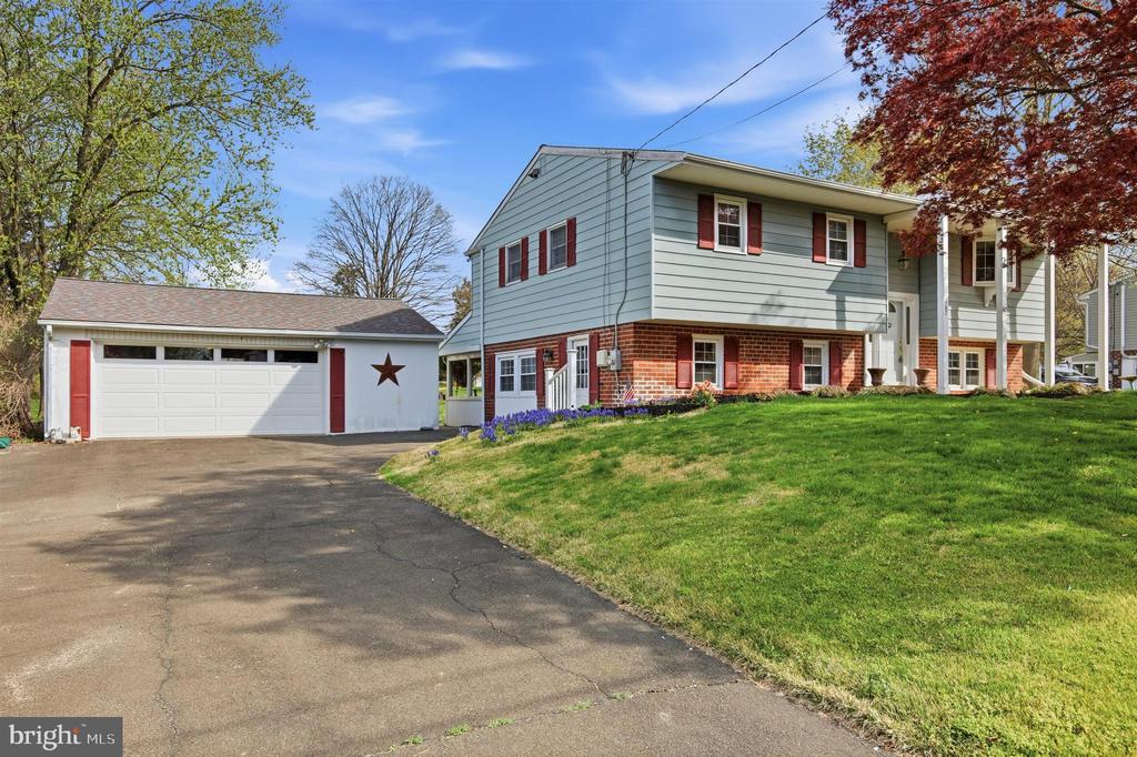 157 BLUE JAY ROAD
