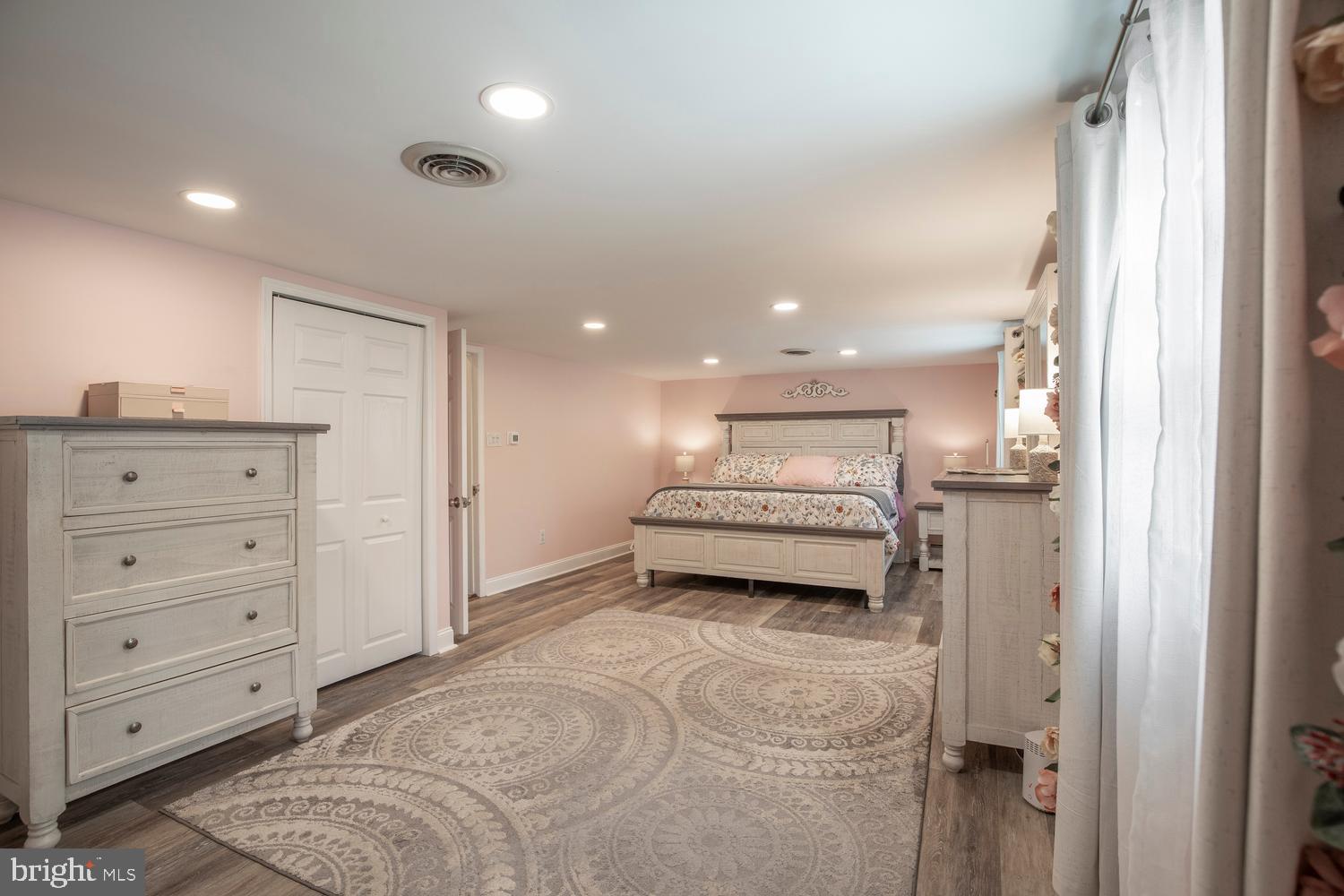 251 UPPER HOLLAND ROAD