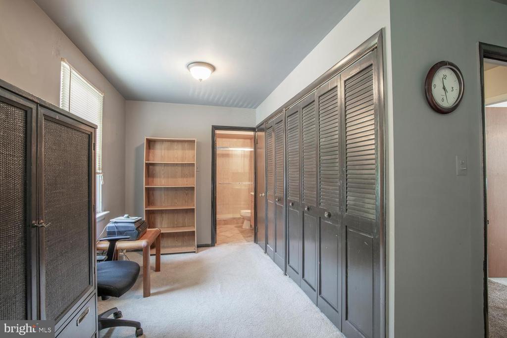 3237 FARRAGUT COURT