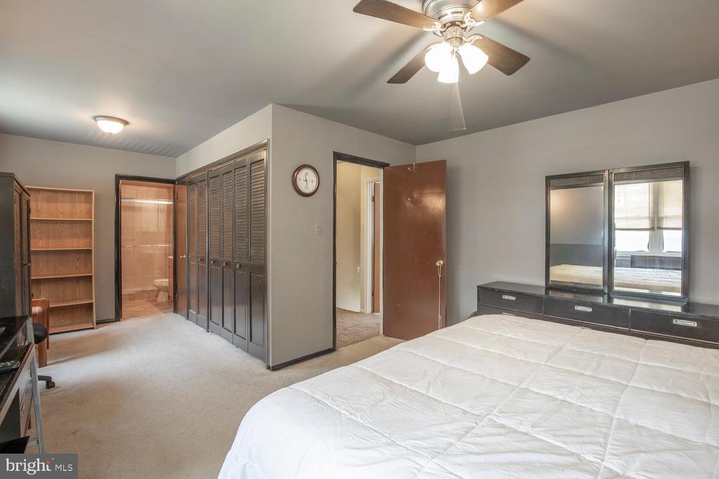 3237 FARRAGUT COURT