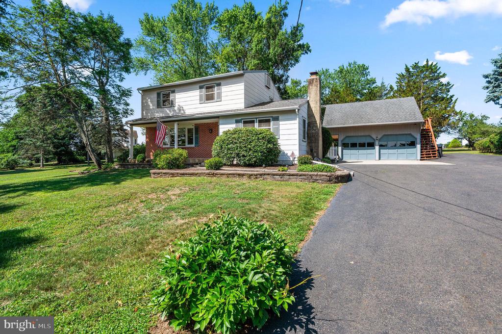 330 HILLTOWN PIKE