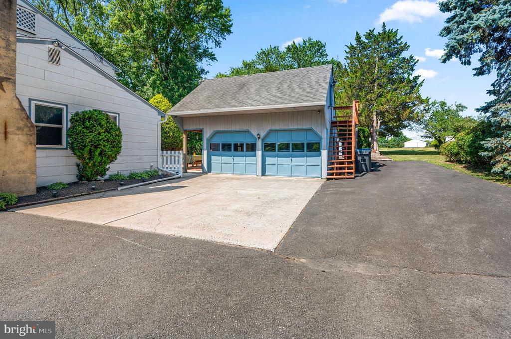 330 HILLTOWN PIKE