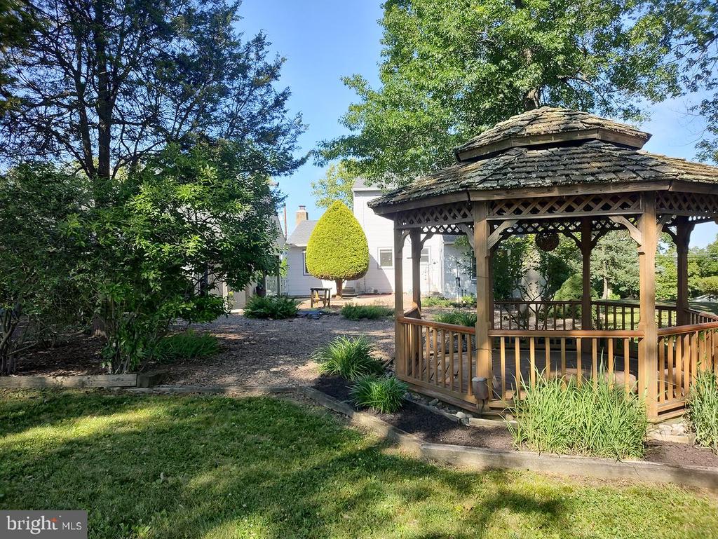 330 HILLTOWN PIKE