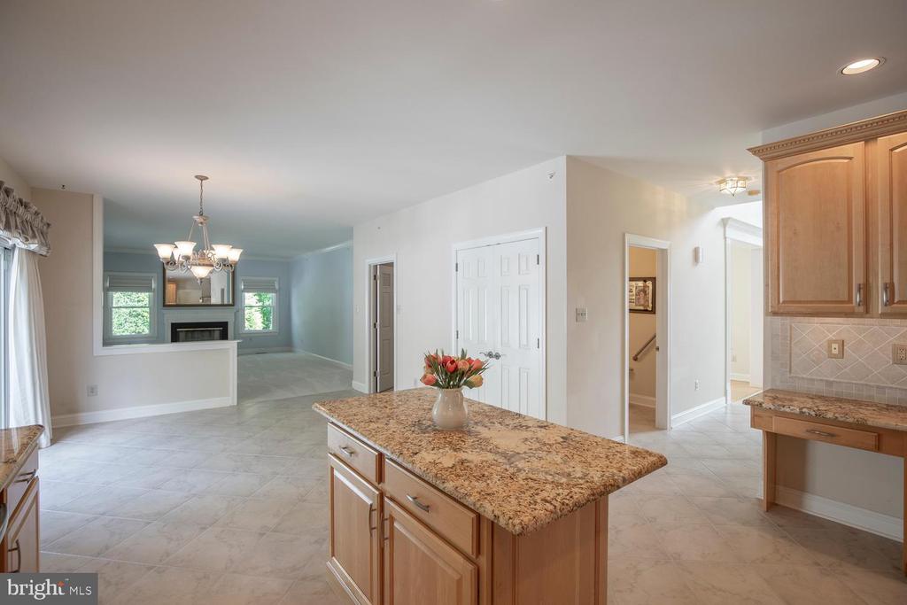 412 PARKVIEW CIRCLE