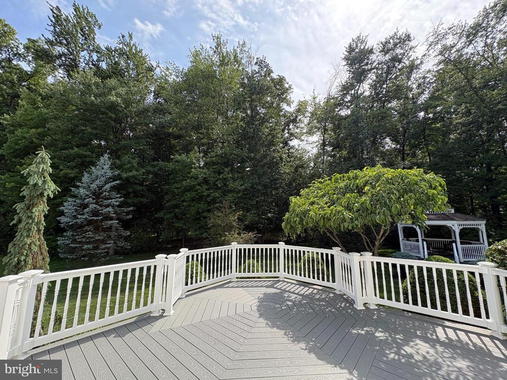 412 PARKVIEW CIRCLE