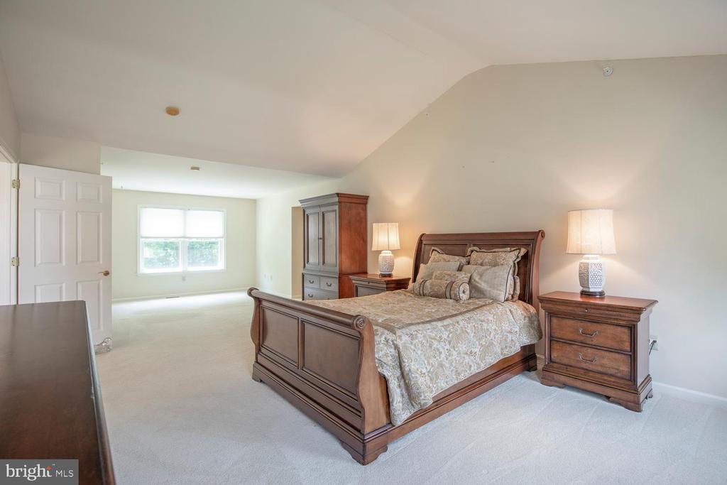412 PARKVIEW CIRCLE