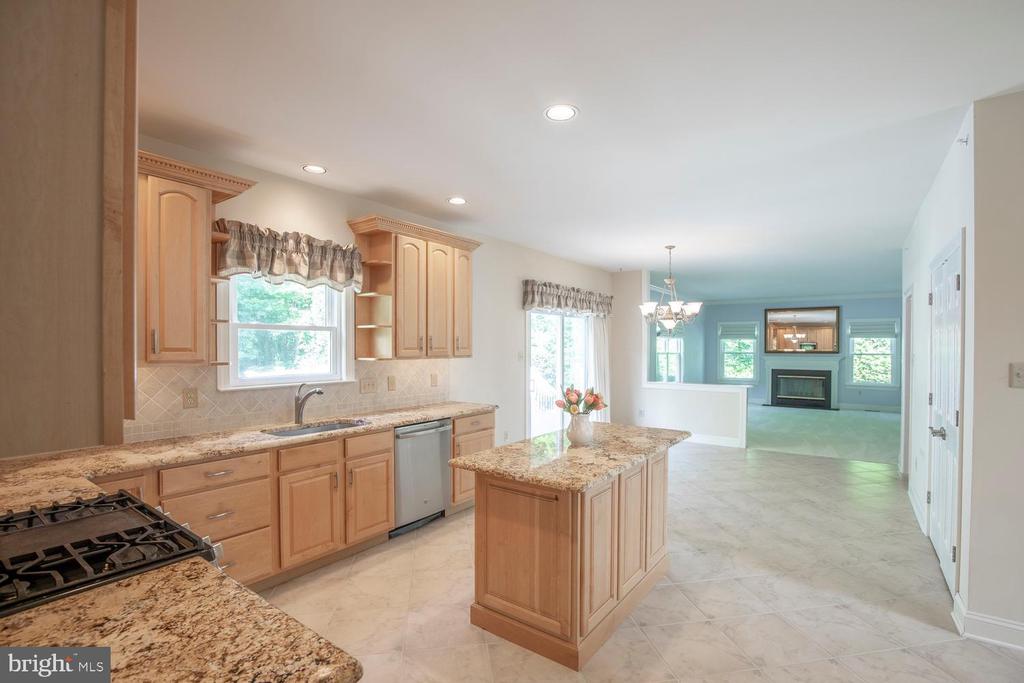 412 PARKVIEW CIRCLE