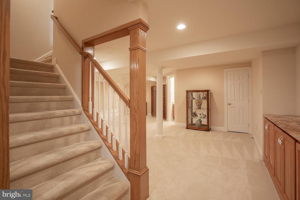 412 PARKVIEW CIRCLE