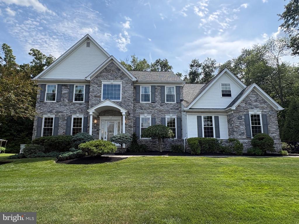 412 PARKVIEW CIRCLE