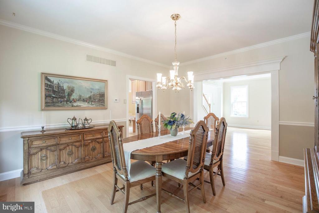 412 PARKVIEW CIRCLE