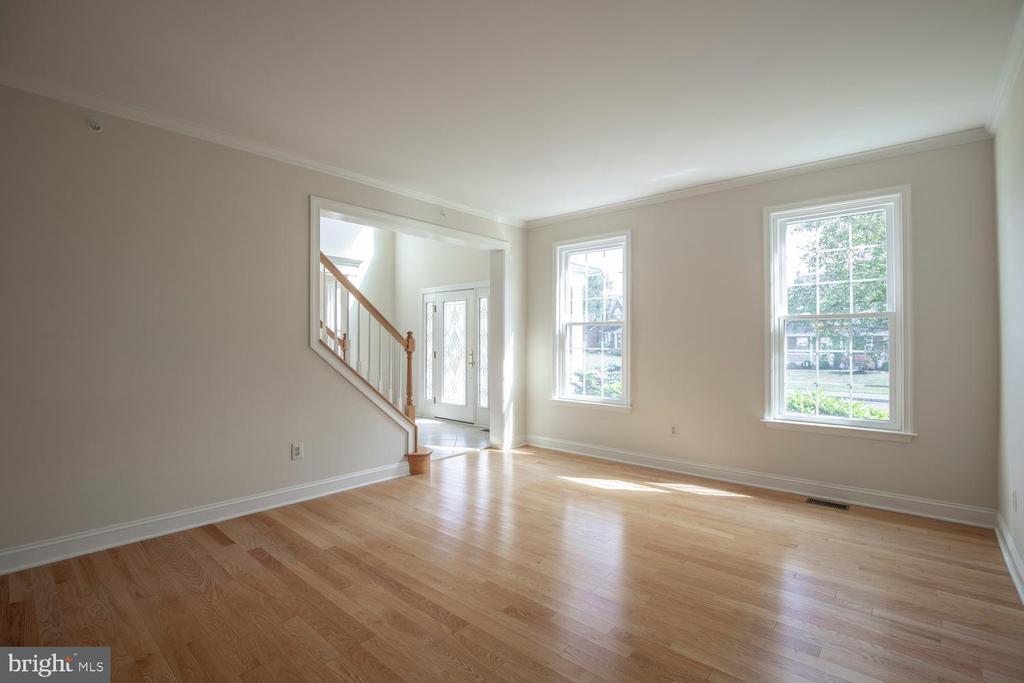 412 PARKVIEW CIRCLE