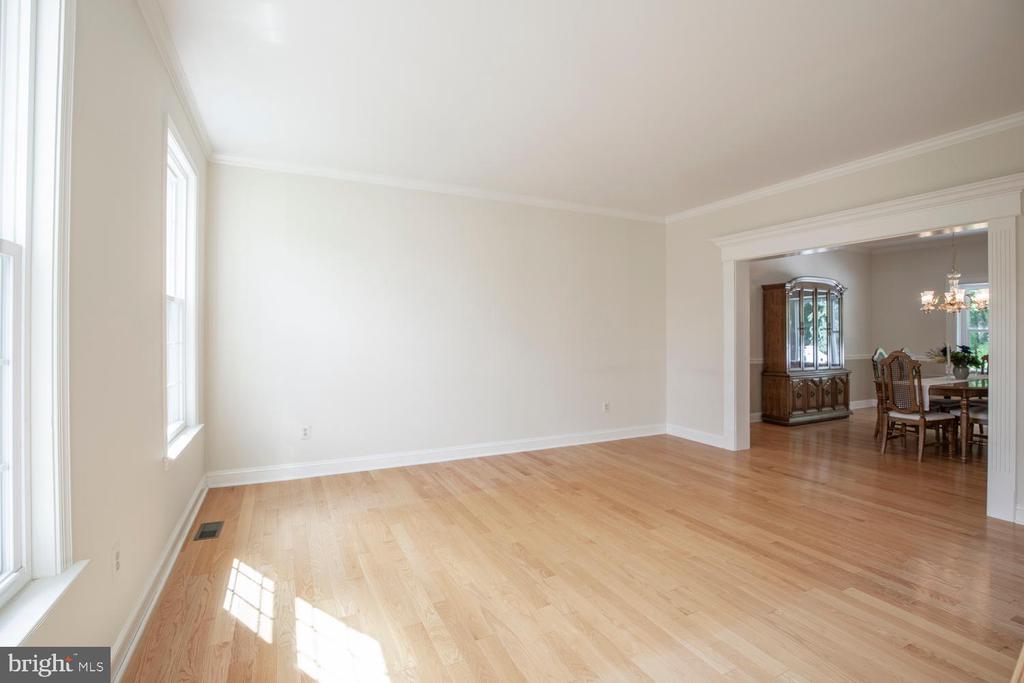 412 PARKVIEW CIRCLE