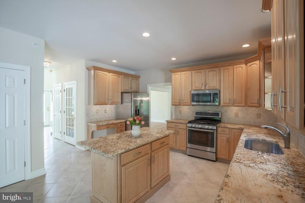 412 PARKVIEW CIRCLE