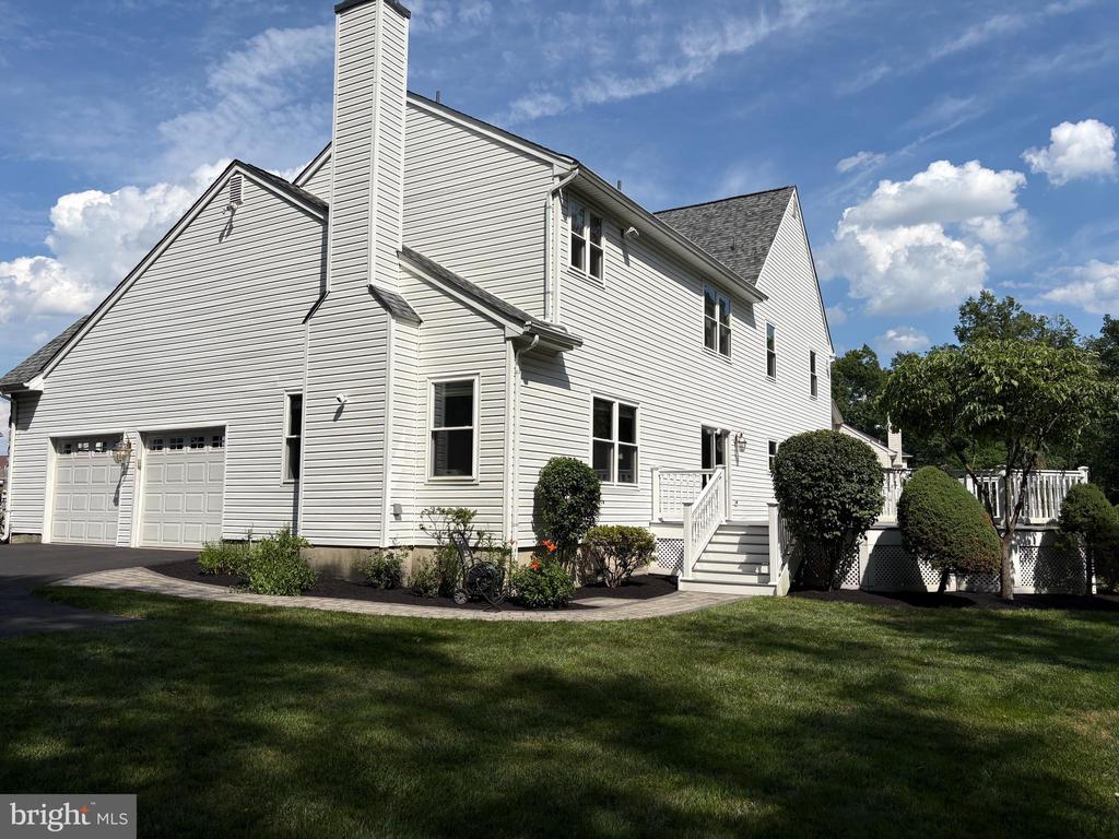412 PARKVIEW CIRCLE