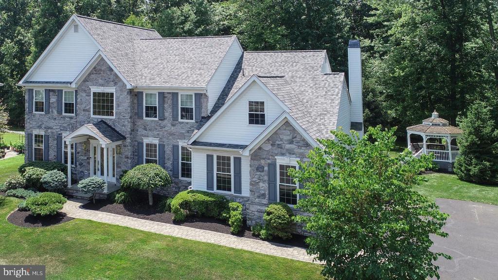 412 PARKVIEW CIRCLE