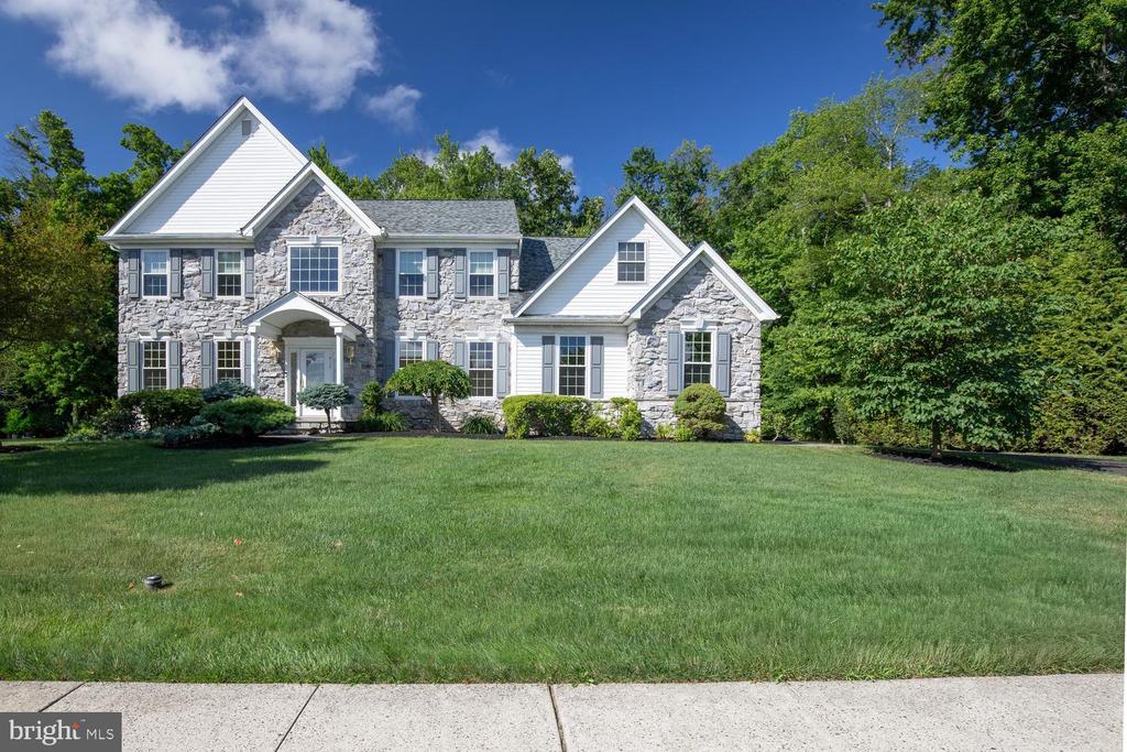 412 PARKVIEW CIRCLE