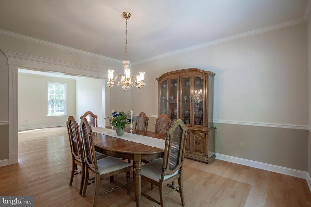 412 PARKVIEW CIRCLE