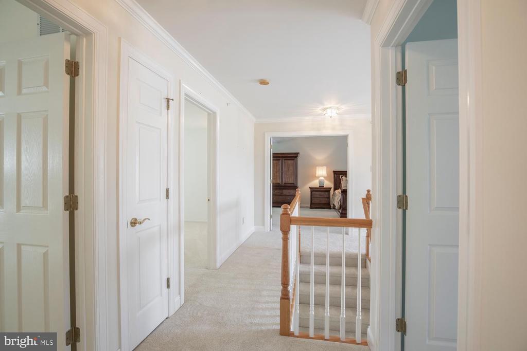 412 PARKVIEW CIRCLE