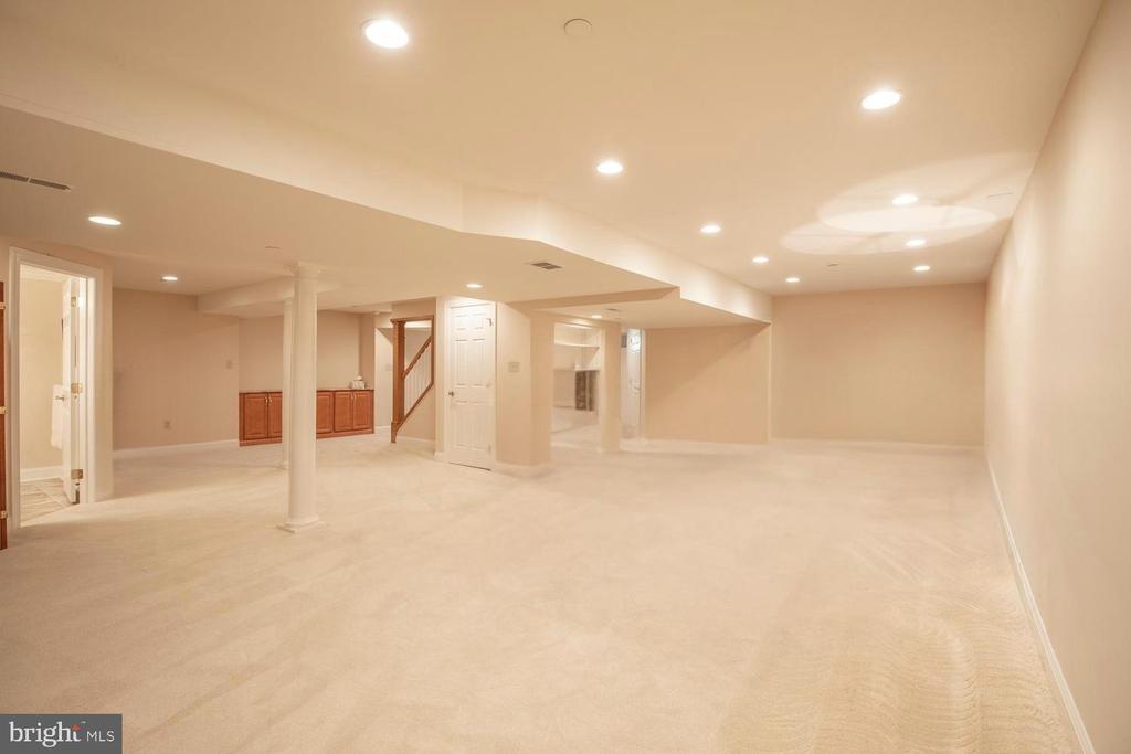 412 PARKVIEW CIRCLE