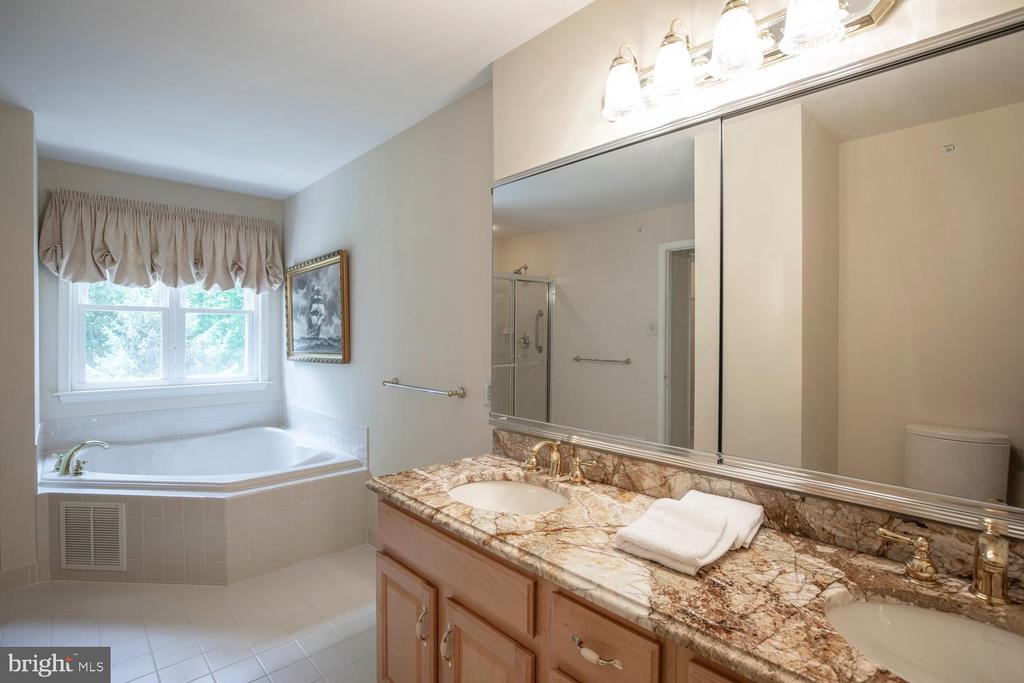 412 PARKVIEW CIRCLE