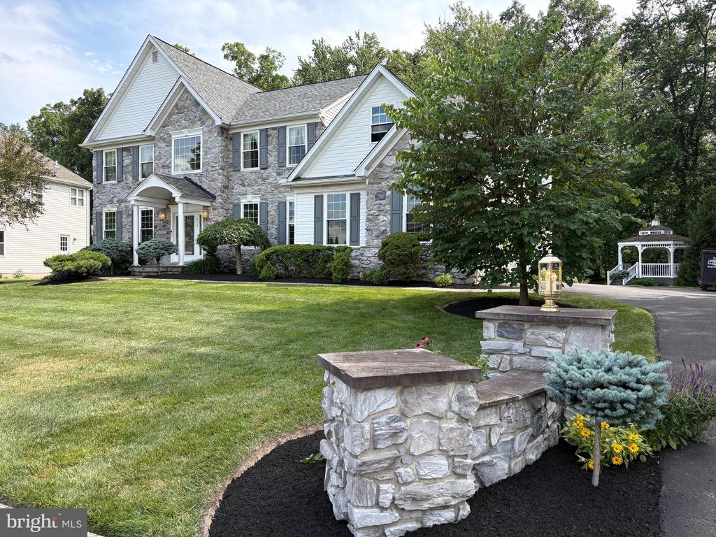 412 PARKVIEW CIRCLE