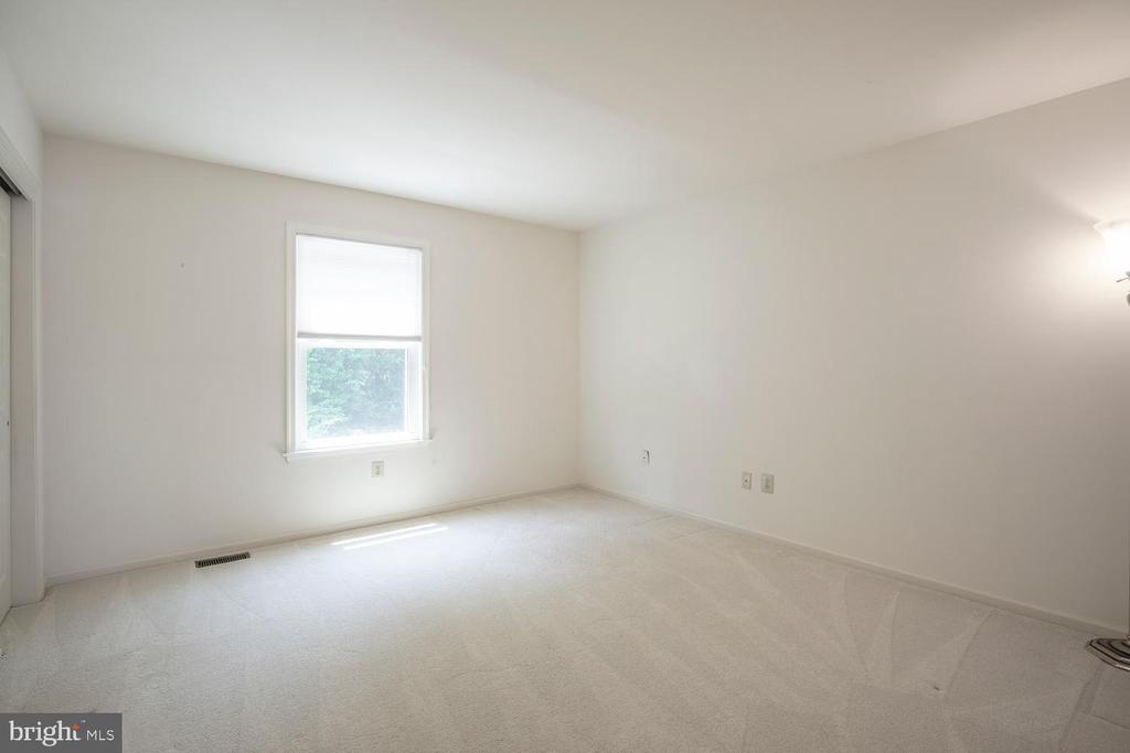 412 PARKVIEW CIRCLE