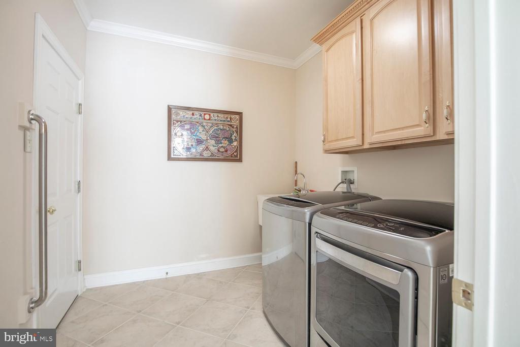 412 PARKVIEW CIRCLE