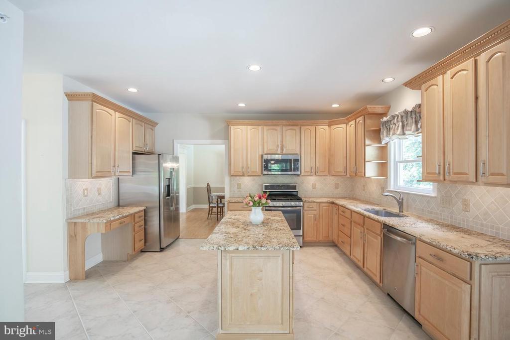 412 PARKVIEW CIRCLE