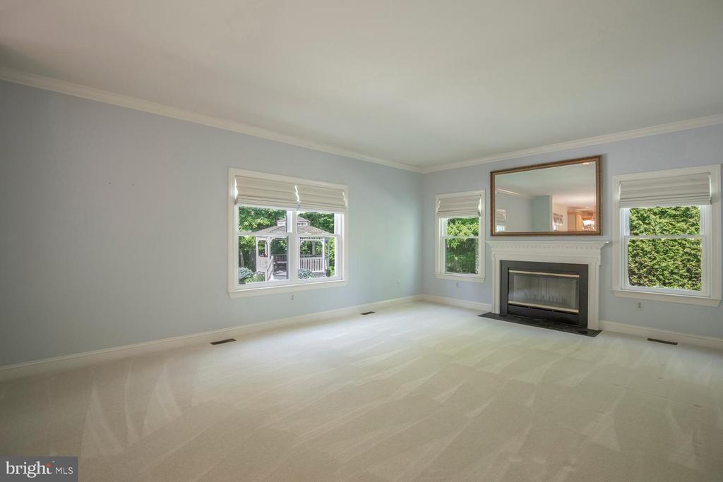 412 PARKVIEW CIRCLE