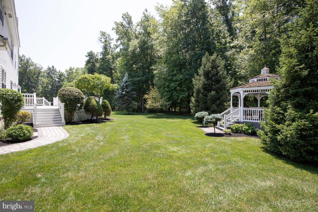 412 PARKVIEW CIRCLE