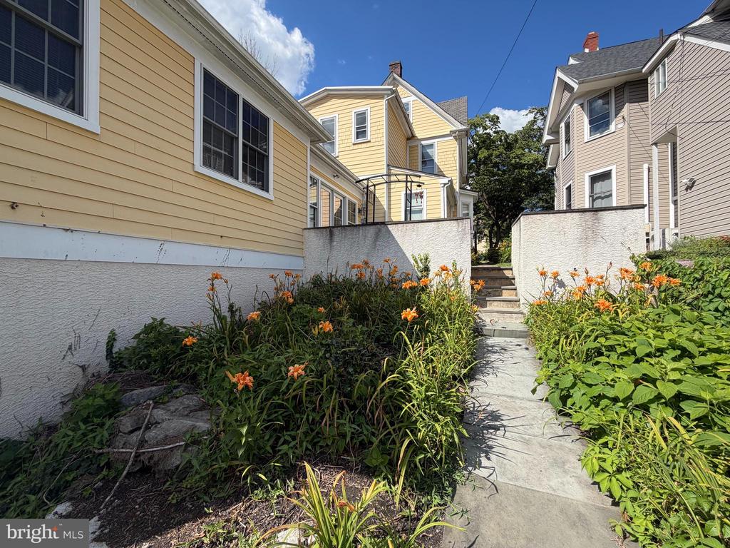 156 GREEN STREET