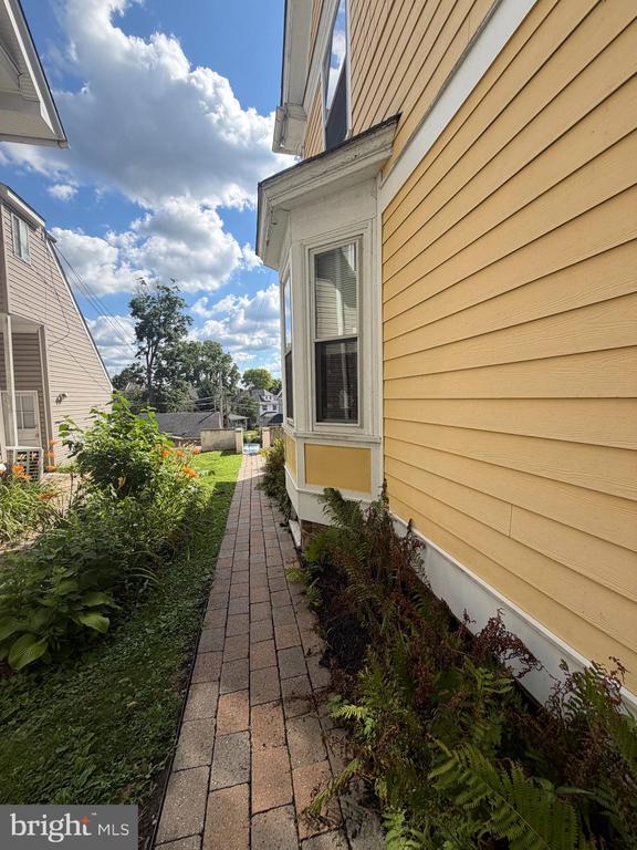 156 GREEN STREET