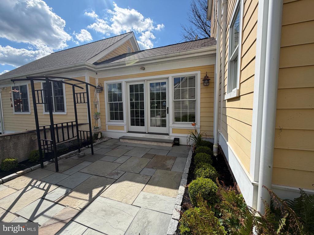 156 GREEN STREET