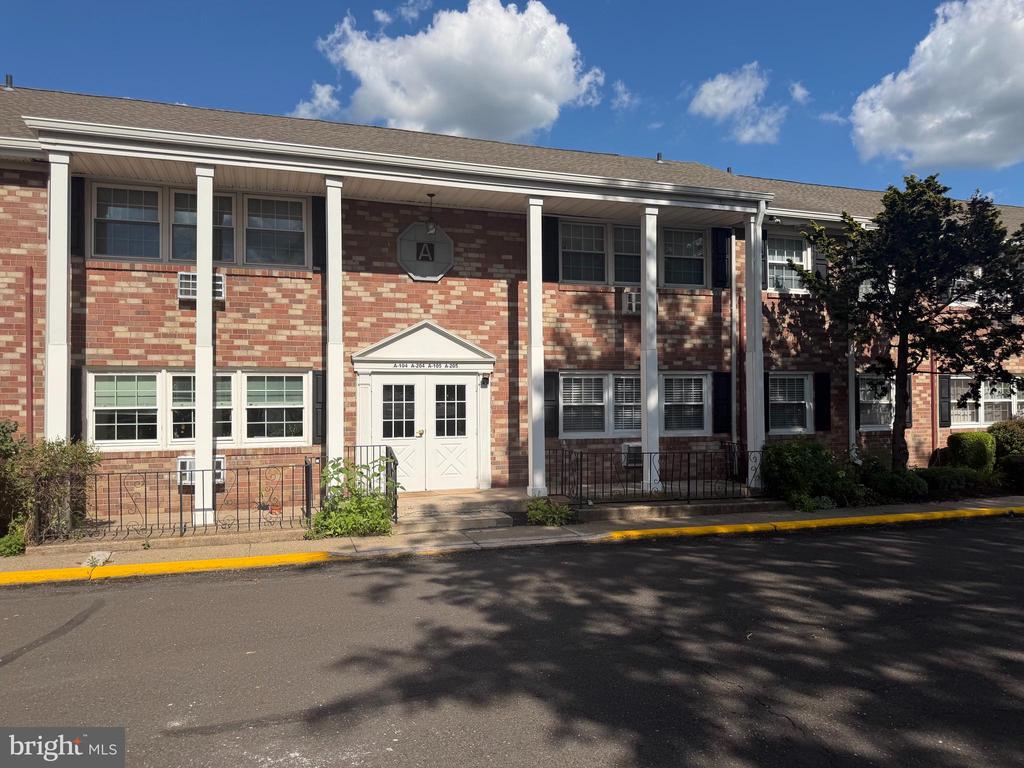 403 S MAIN STREET Unit: 105