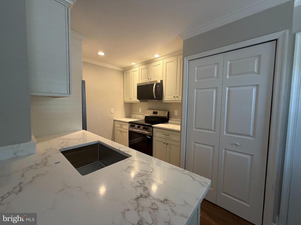 403 S MAIN STREET Unit: 105