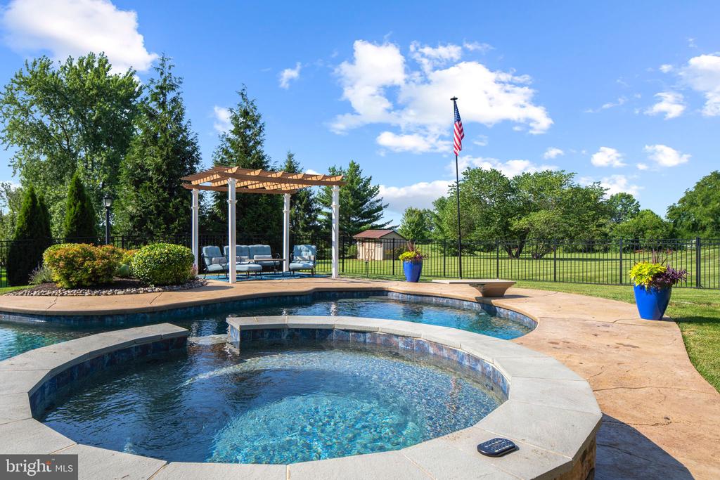 3821 FOUNTAIN CIRCLE
