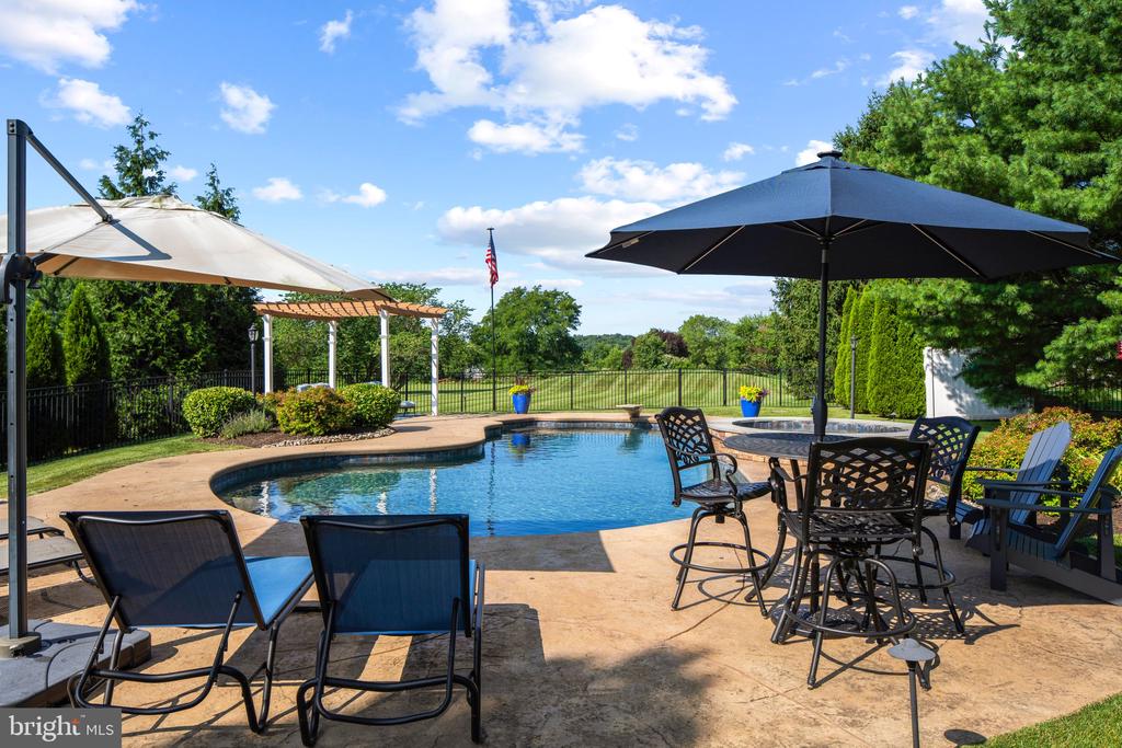 3821 FOUNTAIN CIRCLE