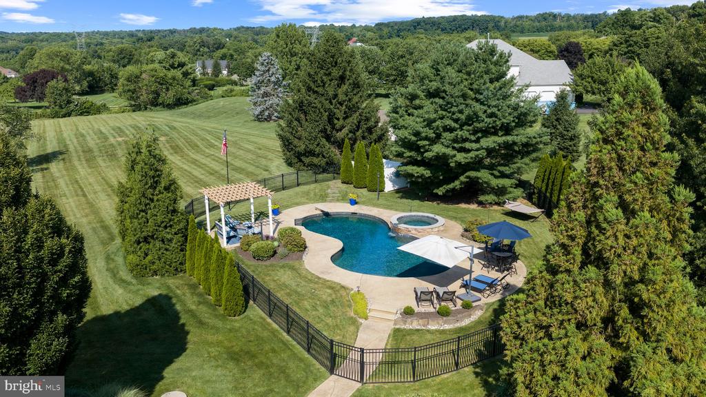 3821 FOUNTAIN CIRCLE