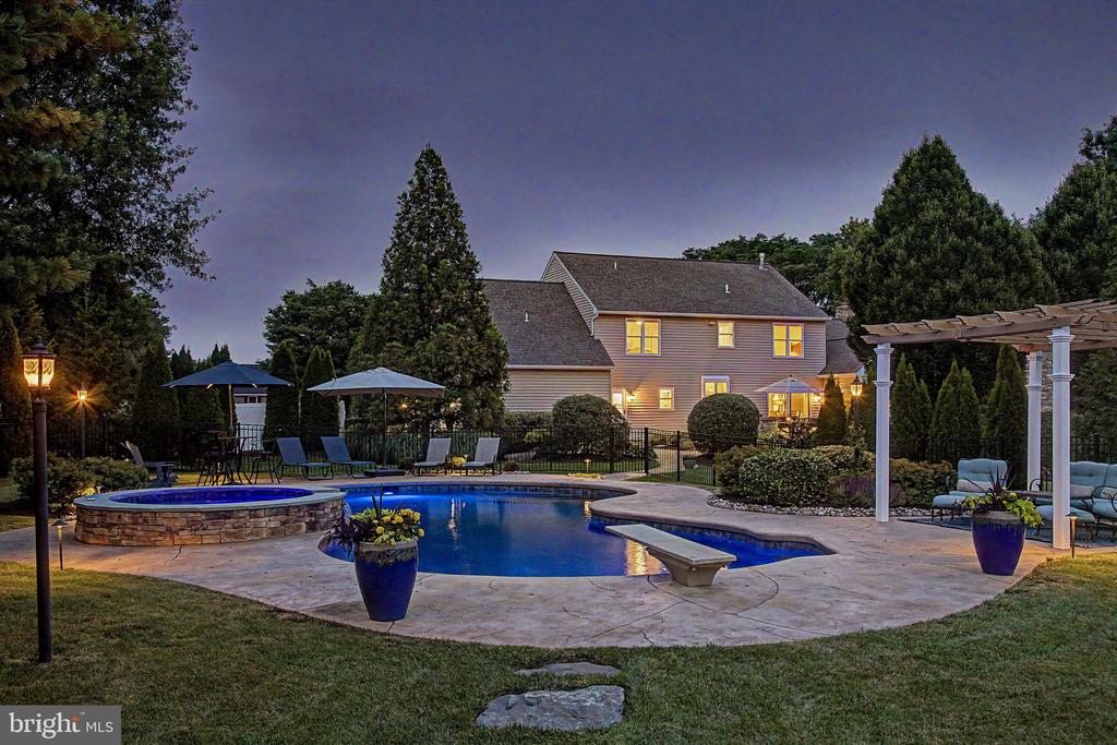 3821 FOUNTAIN CIRCLE