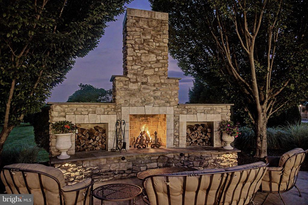 3821 FOUNTAIN CIRCLE