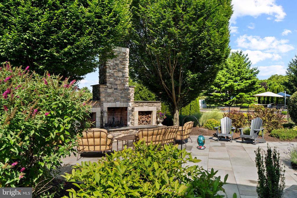 3821 FOUNTAIN CIRCLE