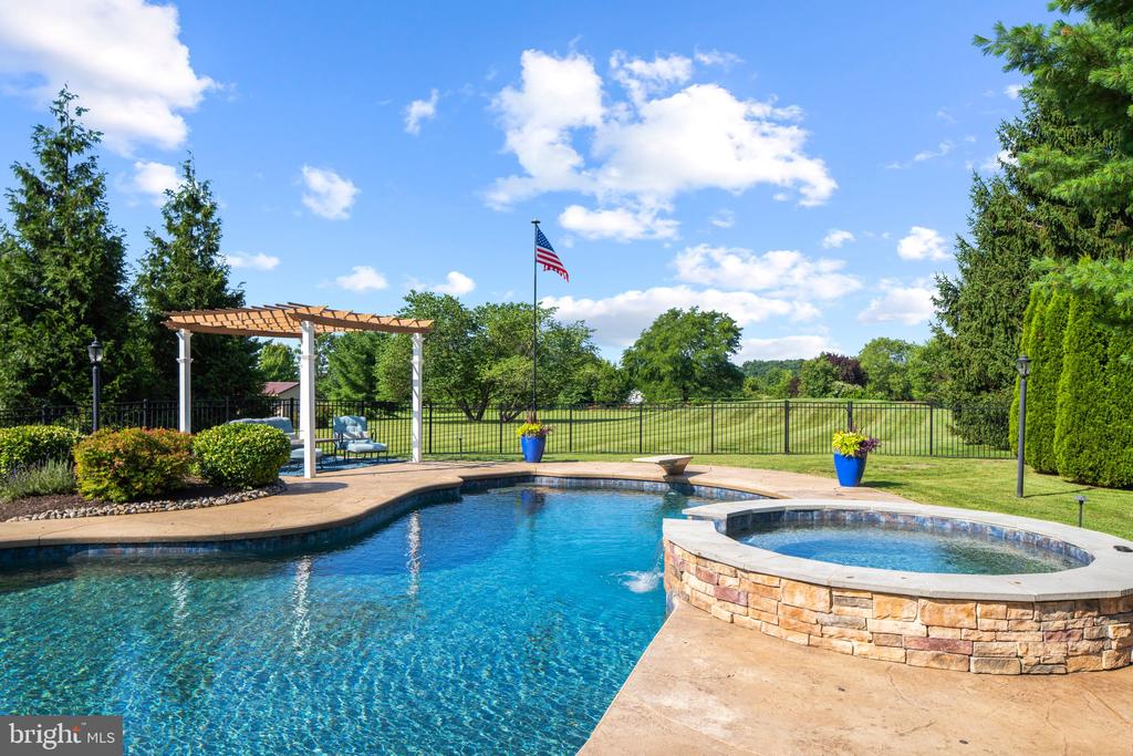 3821 FOUNTAIN CIRCLE