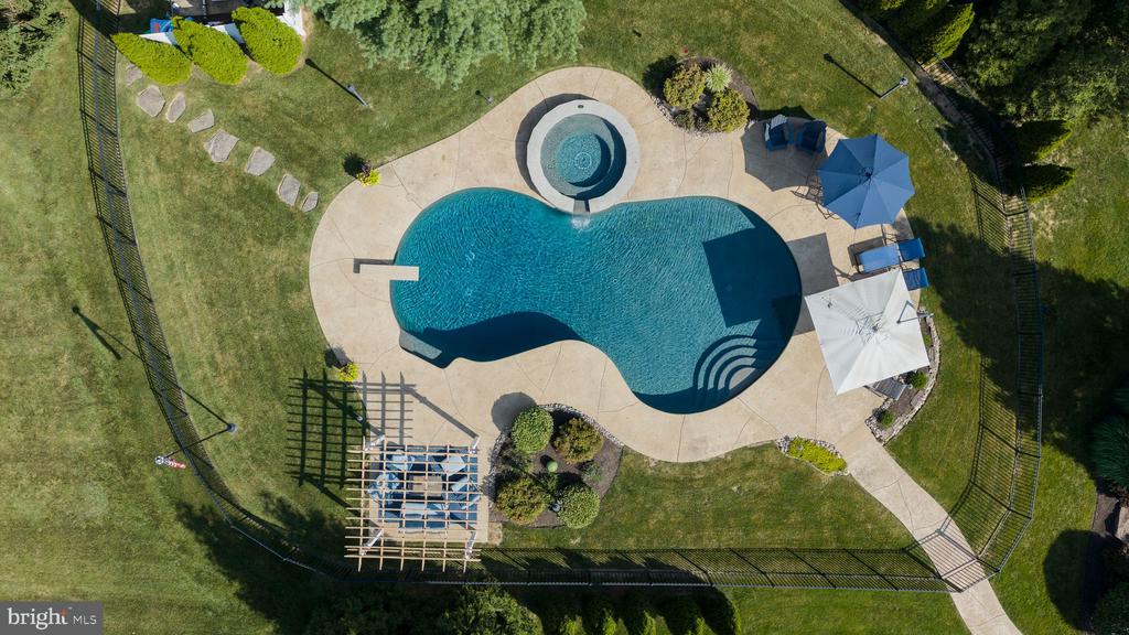 3821 FOUNTAIN CIRCLE