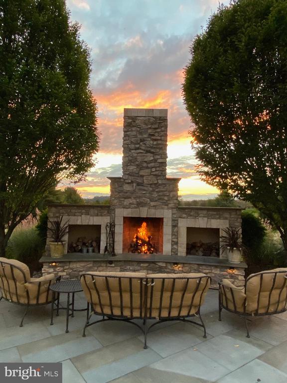3821 FOUNTAIN CIRCLE