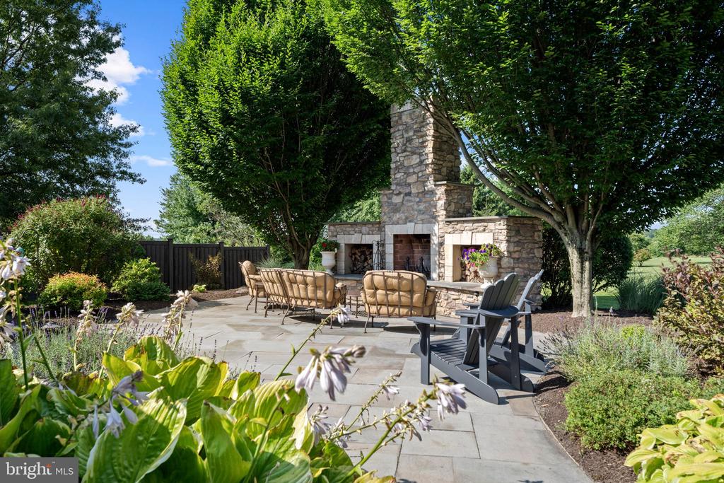 3821 FOUNTAIN CIRCLE