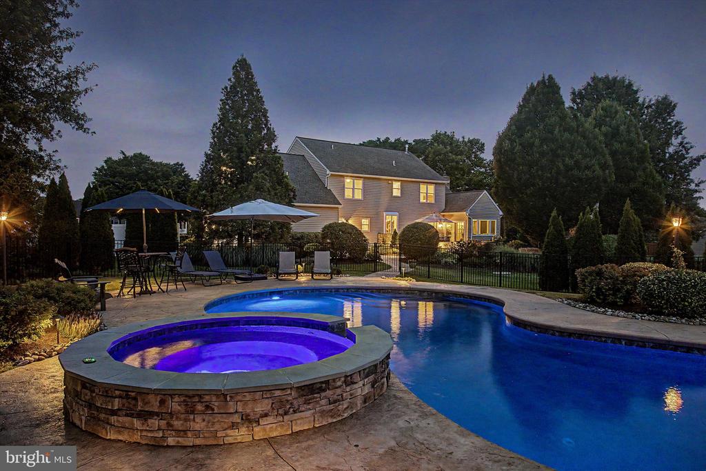 3821 FOUNTAIN CIRCLE