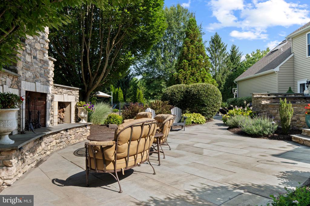 3821 FOUNTAIN CIRCLE